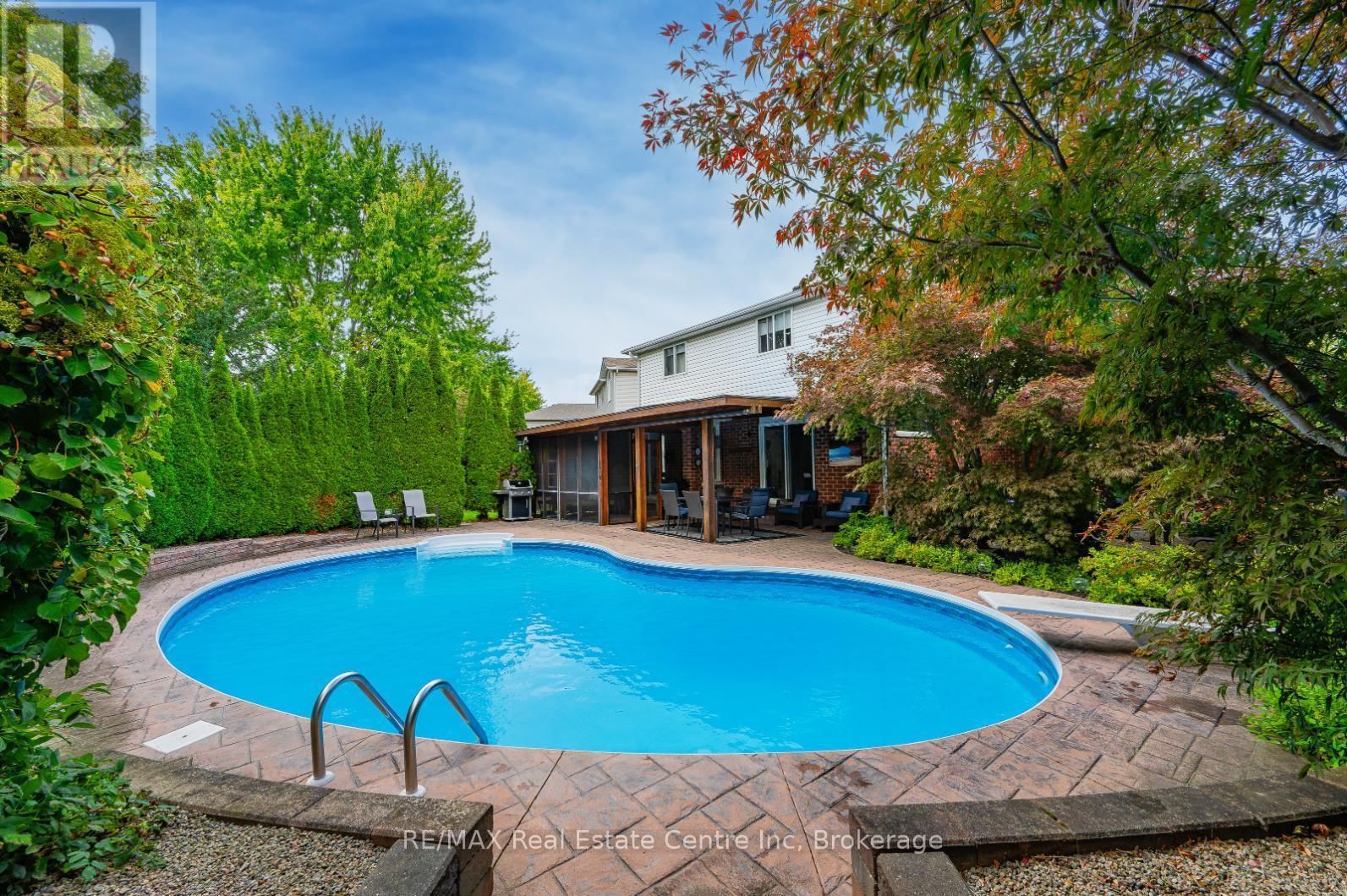 52 BOND COURT Image 35