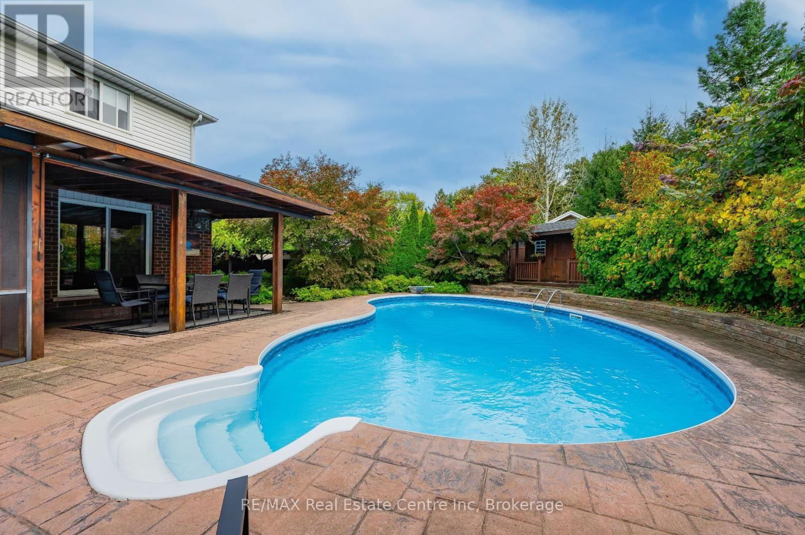 52 BOND COURT Image 38