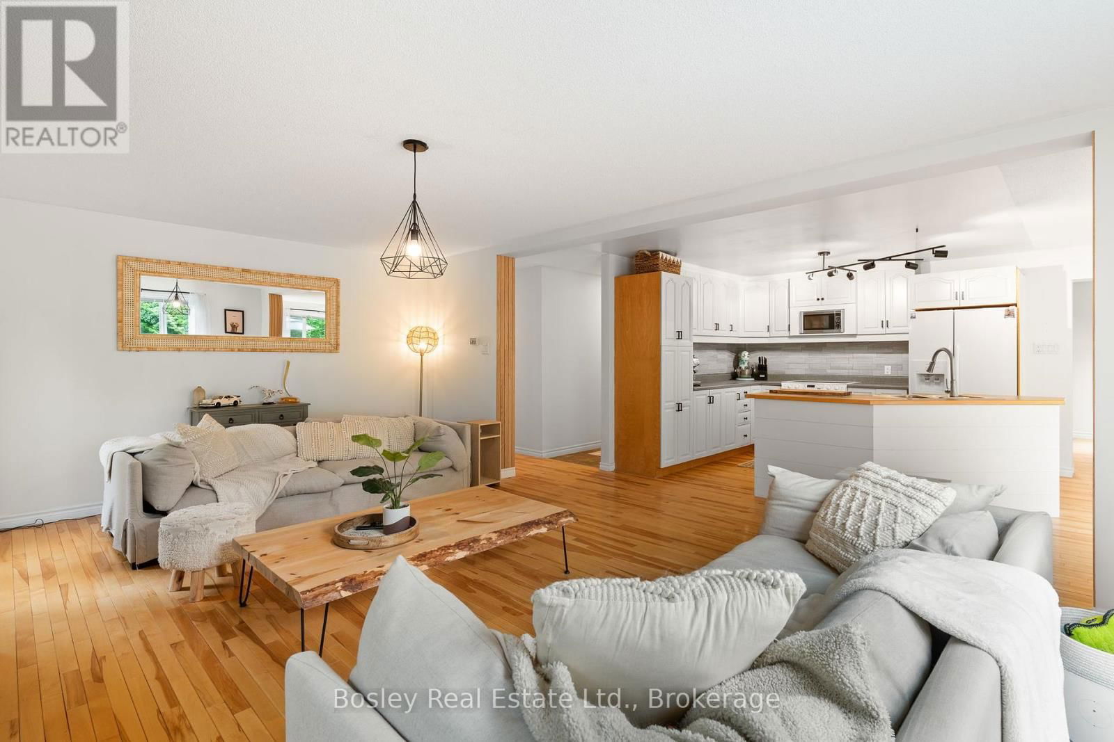 136 MAPLE LANE Image 11