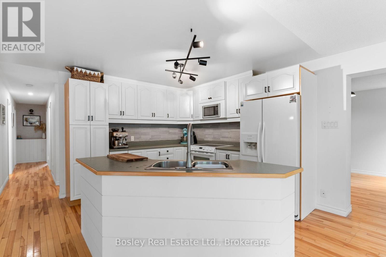 136 MAPLE LANE Image 14