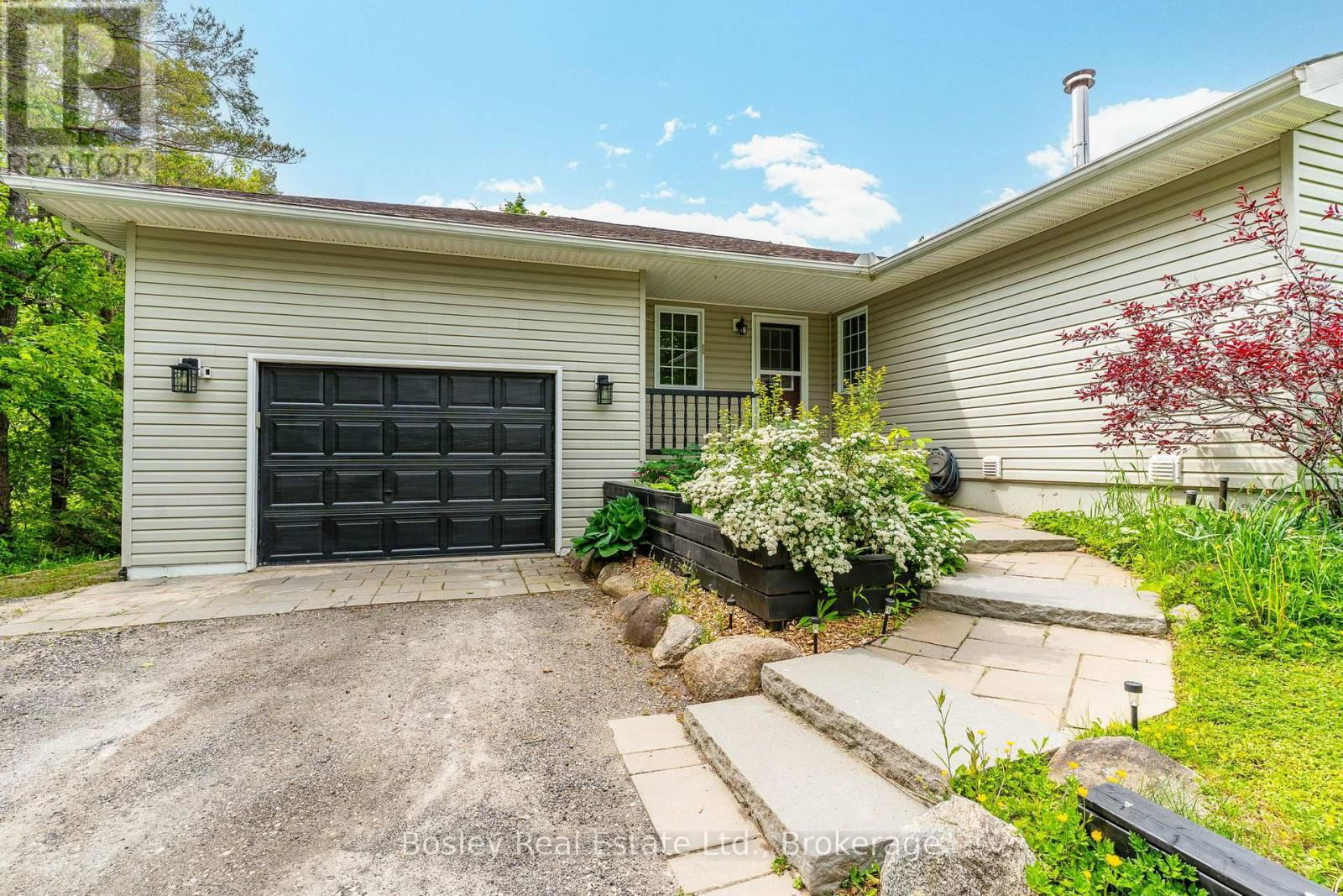 136 MAPLE LANE Image 3