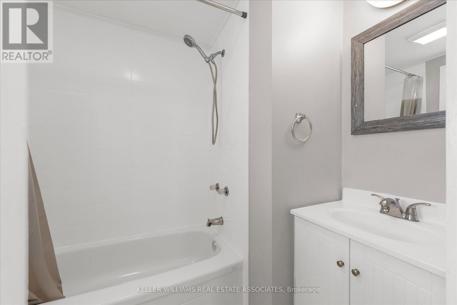 180 PINE STREET SOUTH Image 13