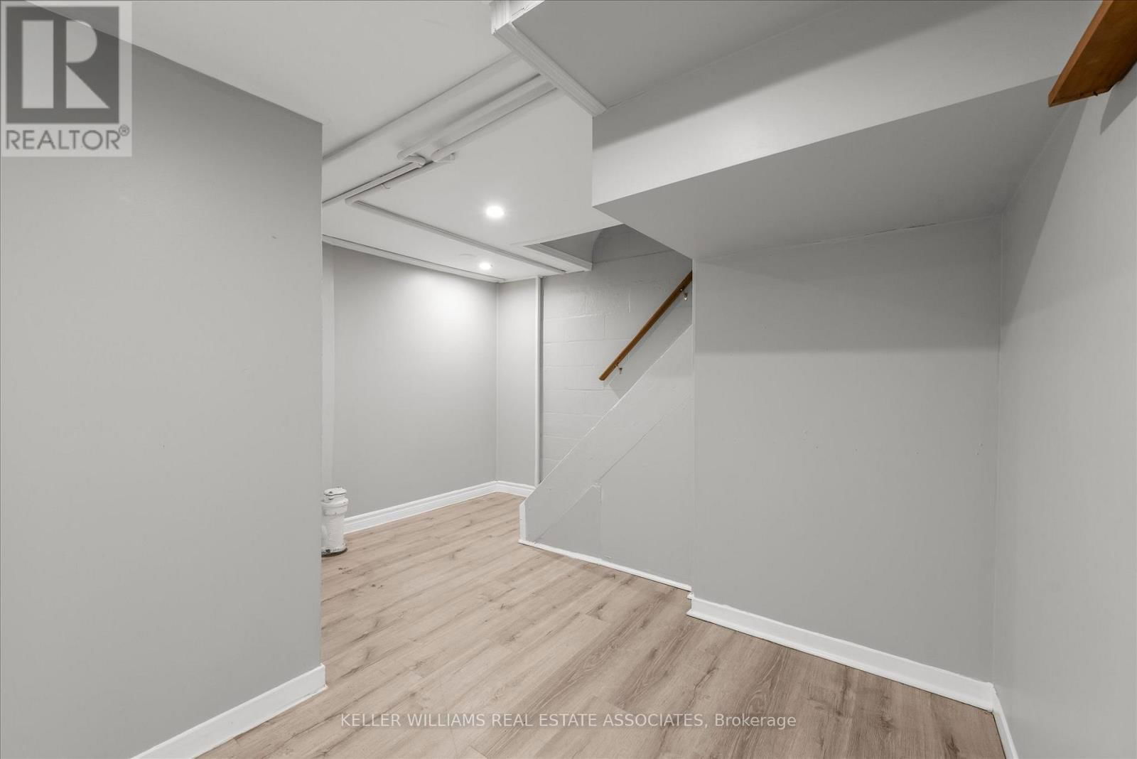 180 PINE STREET SOUTH Image 17