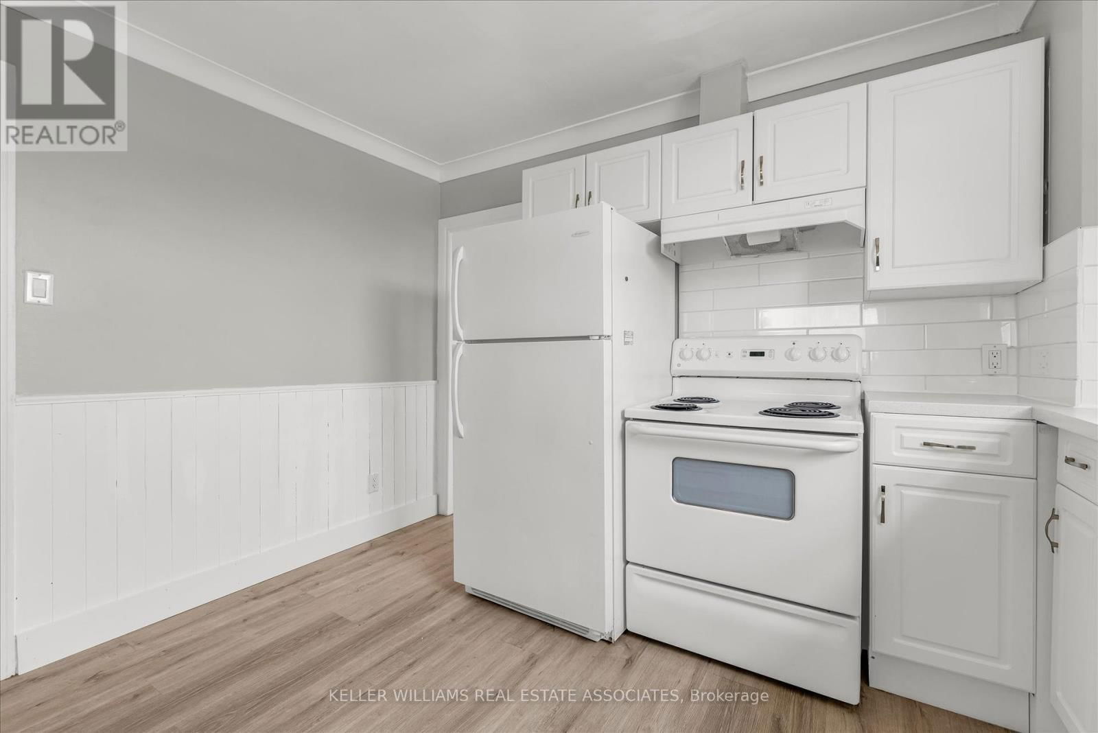 180 PINE STREET SOUTH Image 24