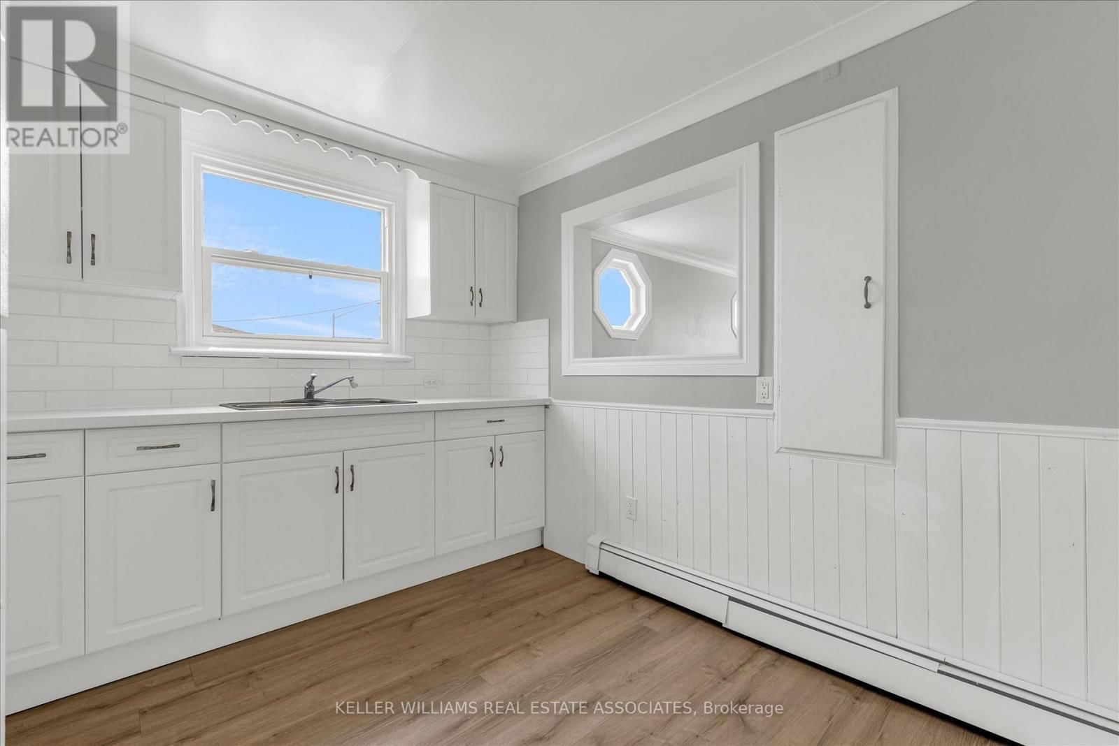180 PINE STREET SOUTH Image 25