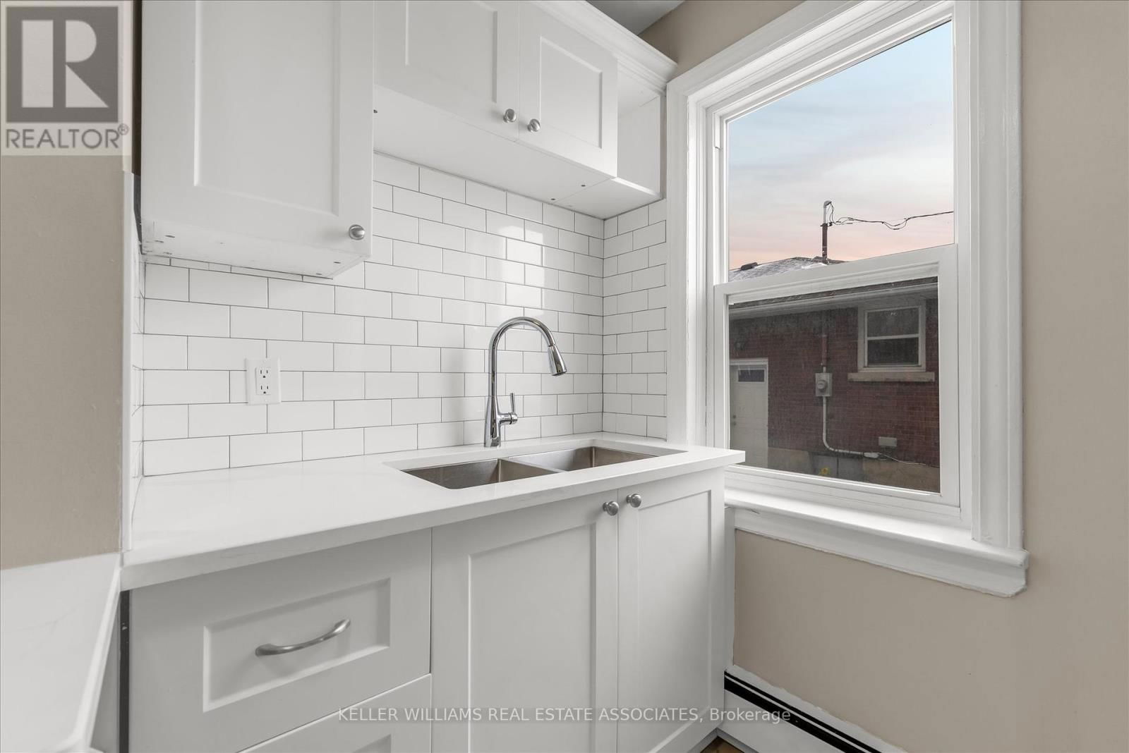 180 PINE STREET SOUTH Image 4