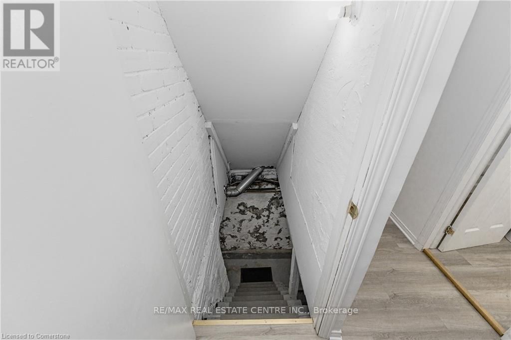 100 ROSEVIEW AVENUE Image 12