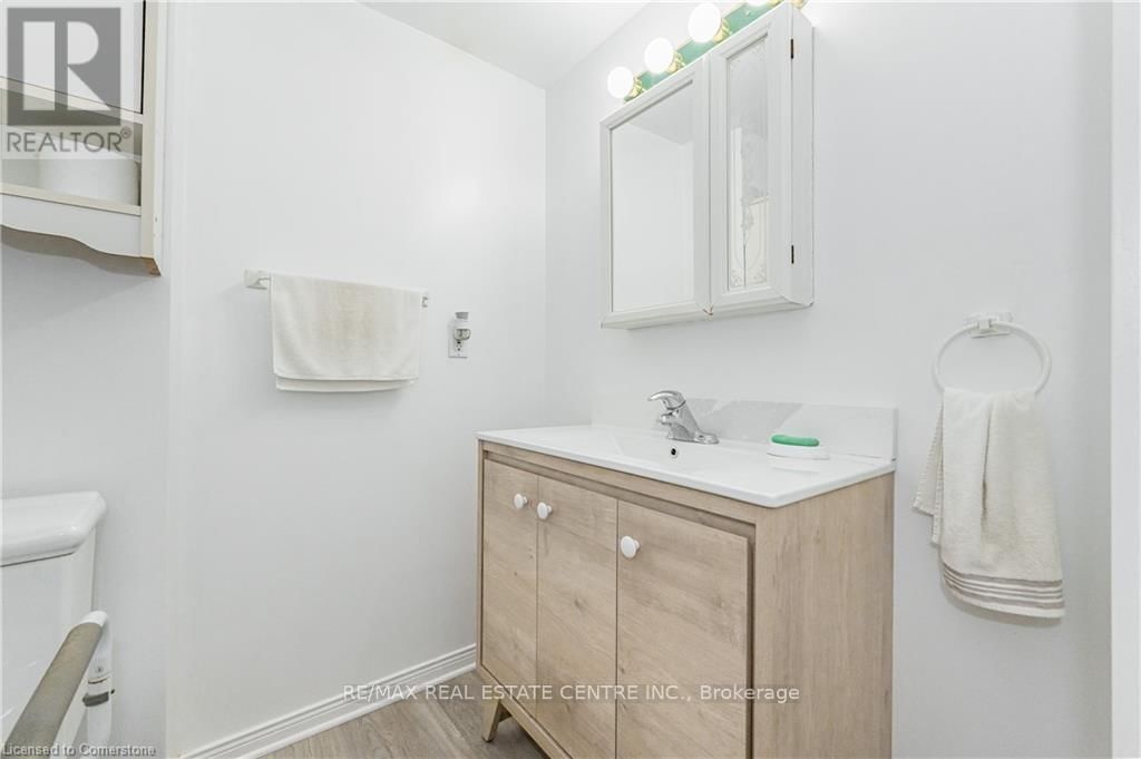 100 ROSEVIEW AVENUE Image 9
