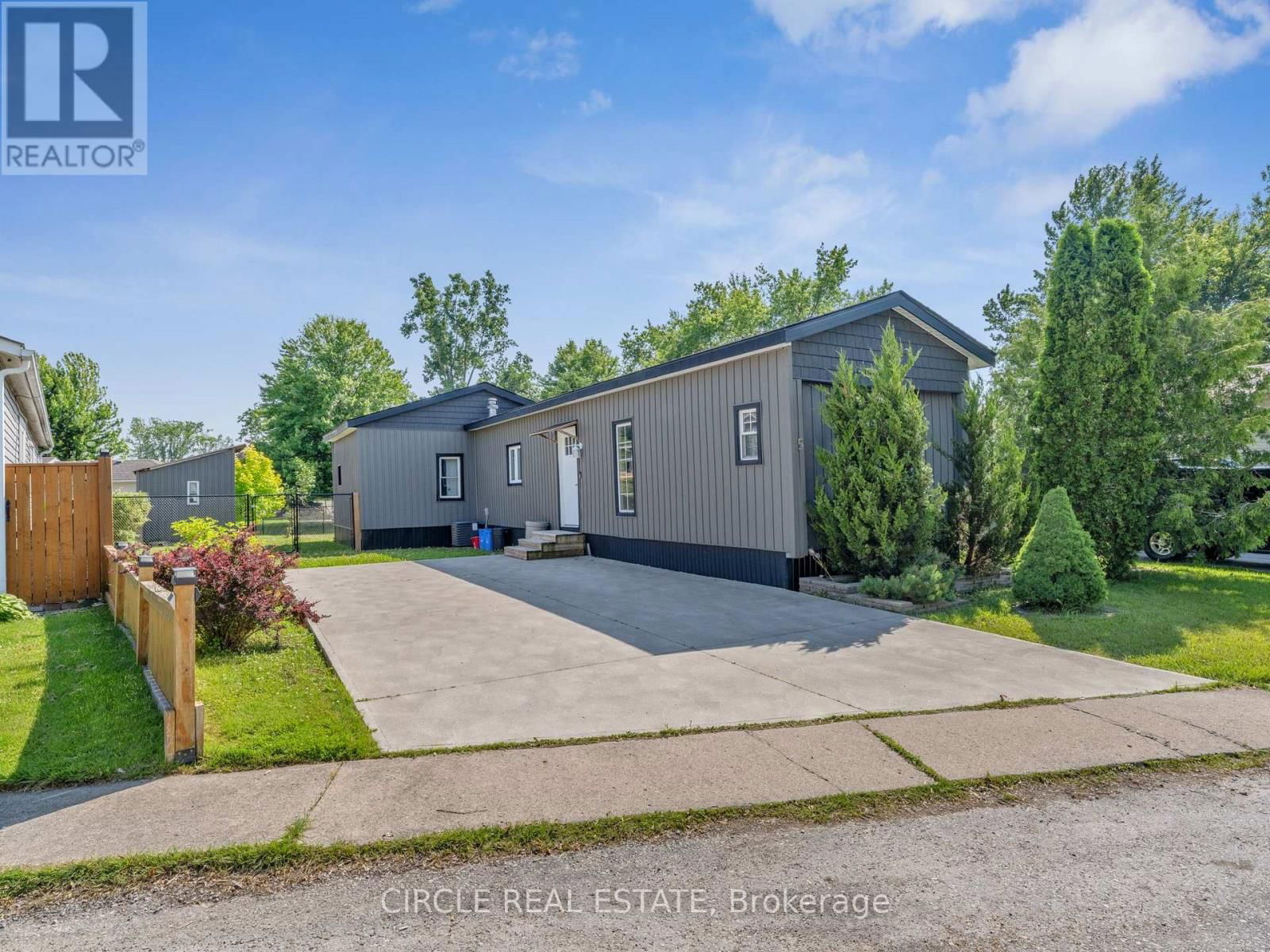 5 MAPLE DRIVE Image 1