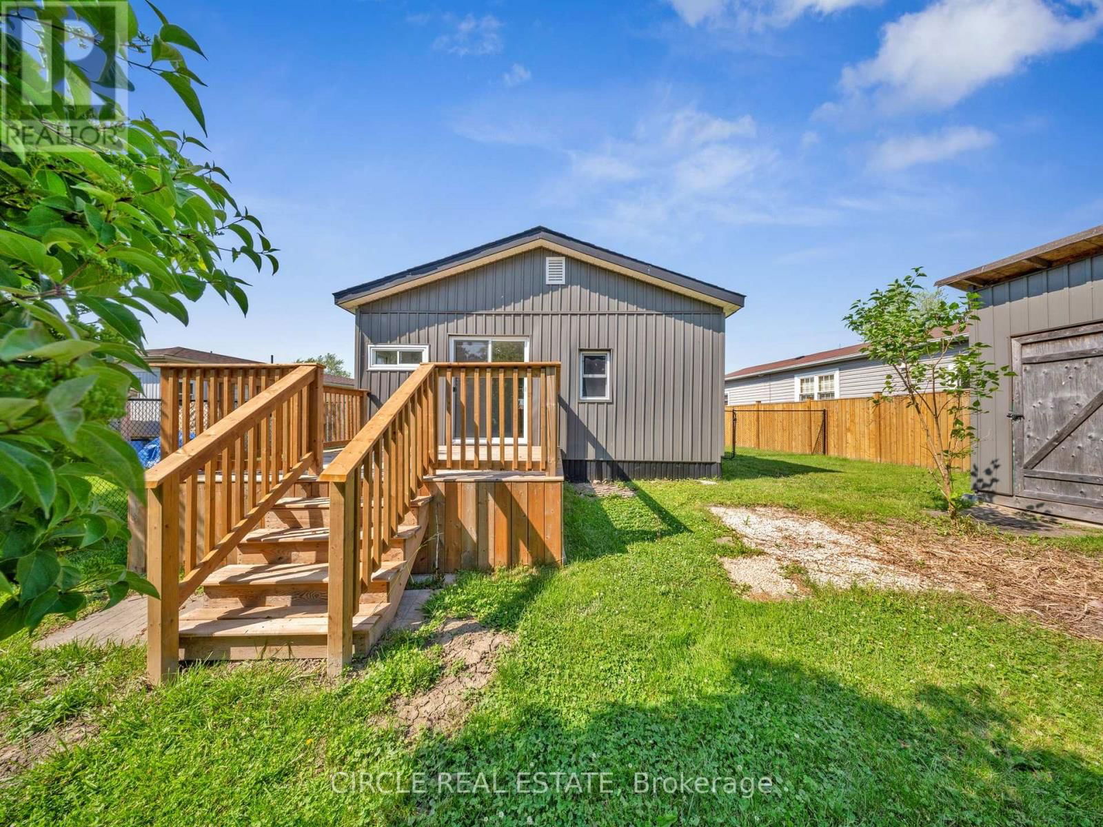 5 MAPLE DRIVE Image 12