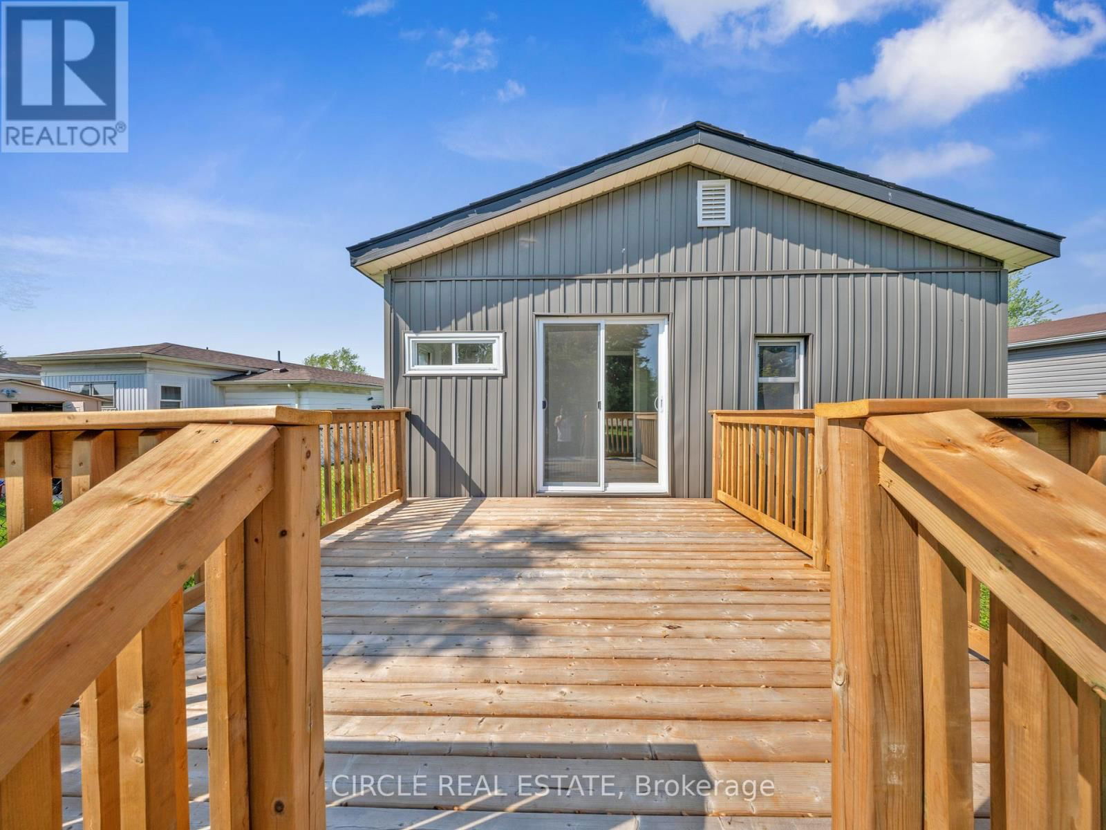 5 MAPLE DRIVE Image 14