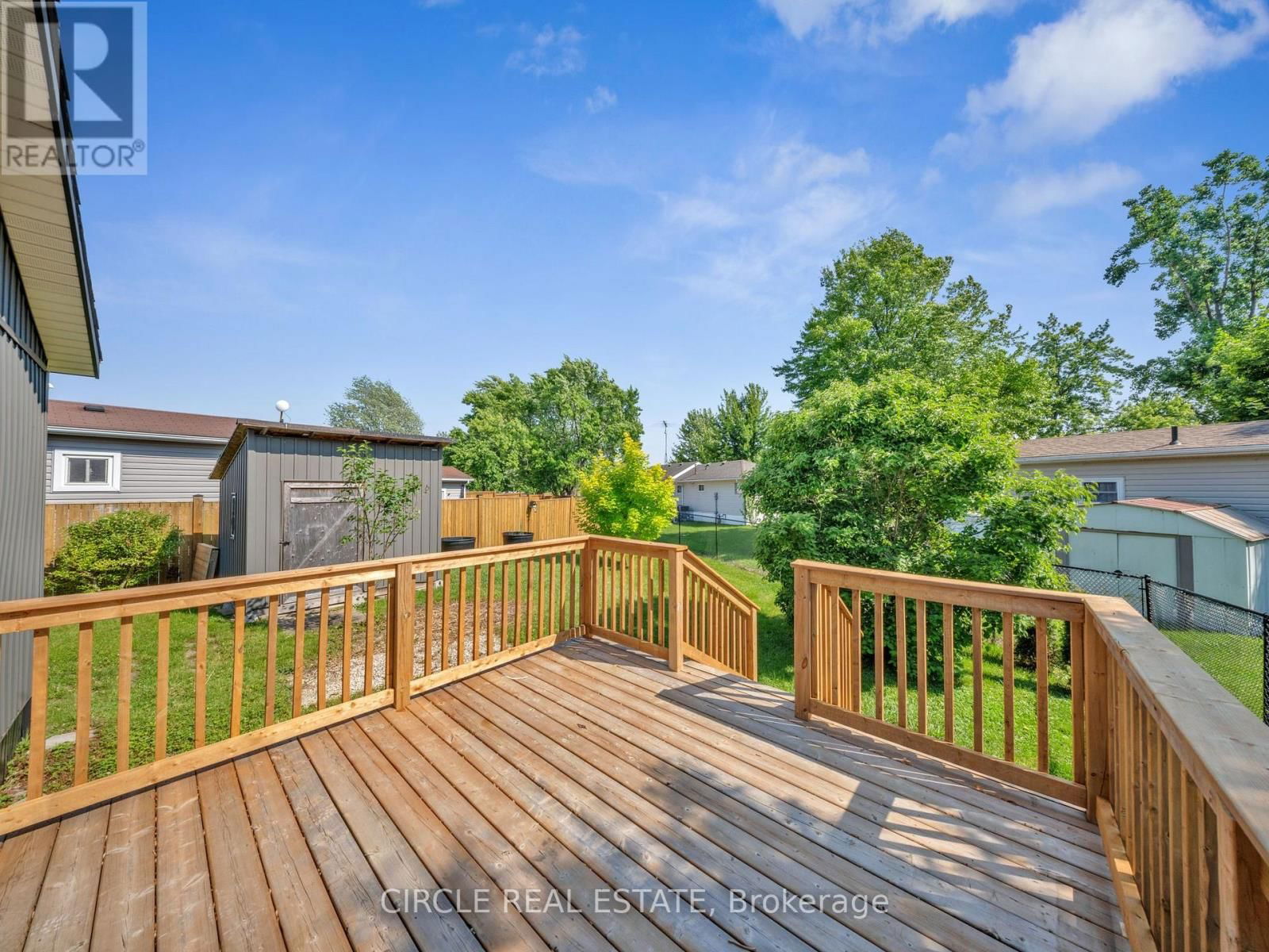 5 MAPLE DRIVE Image 15