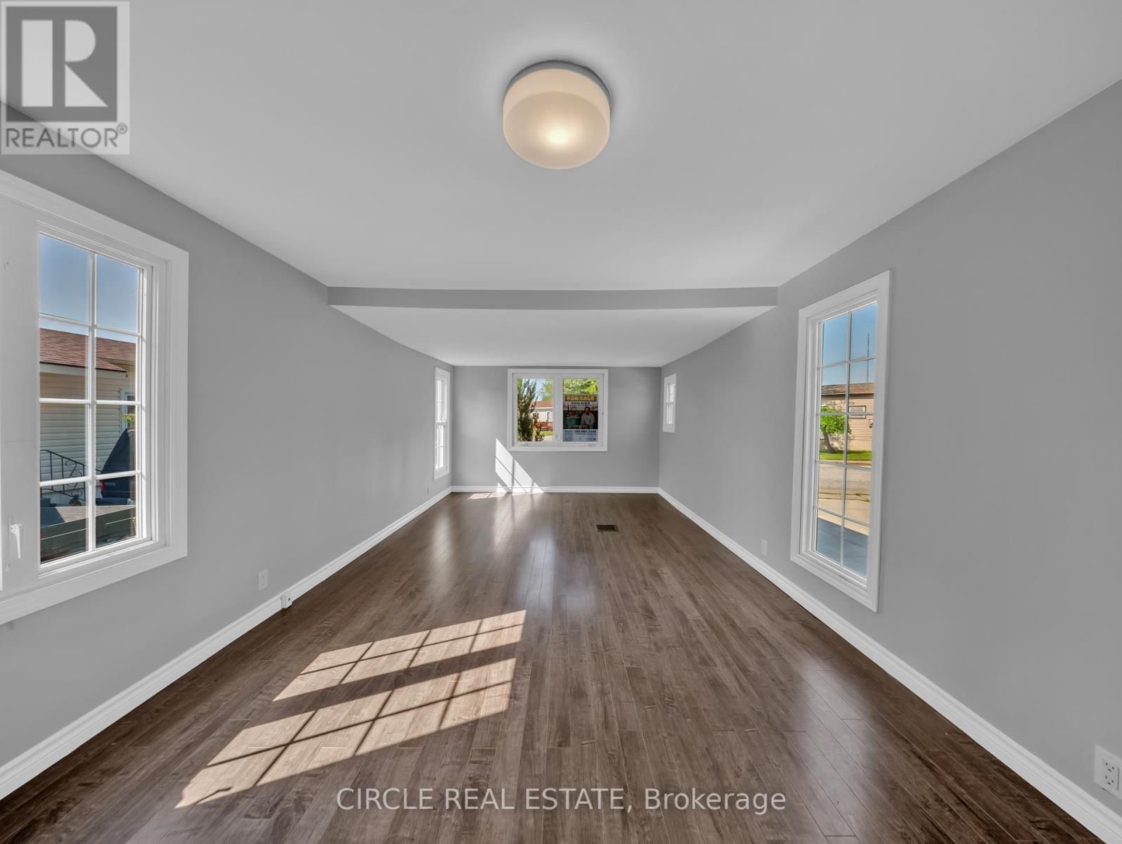 5 MAPLE DRIVE Image 17