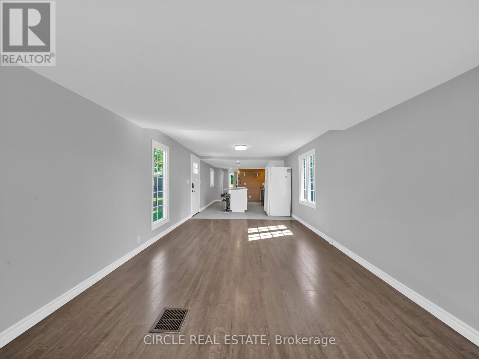 5 MAPLE DRIVE Image 18