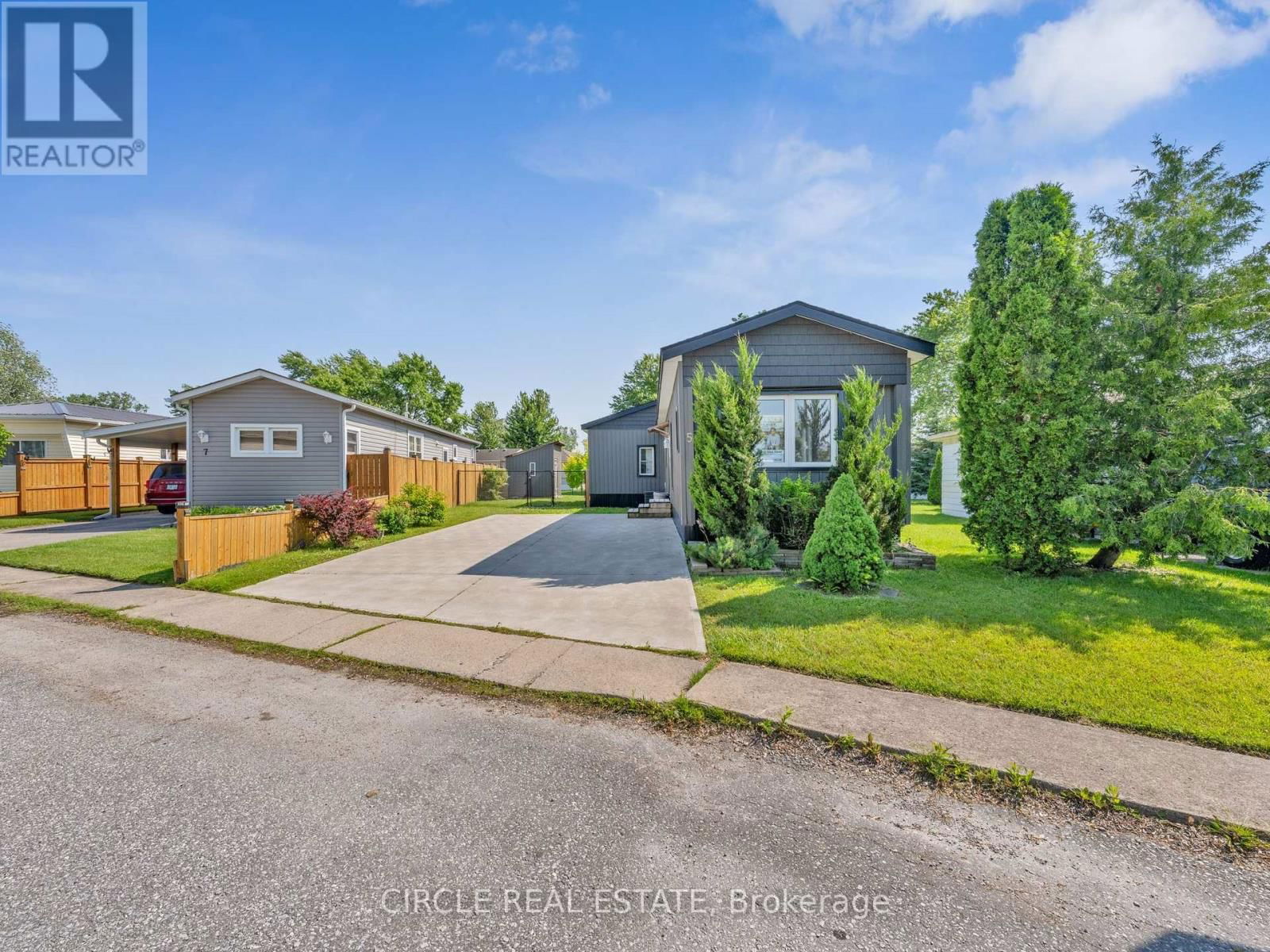 5 MAPLE DRIVE Image 2