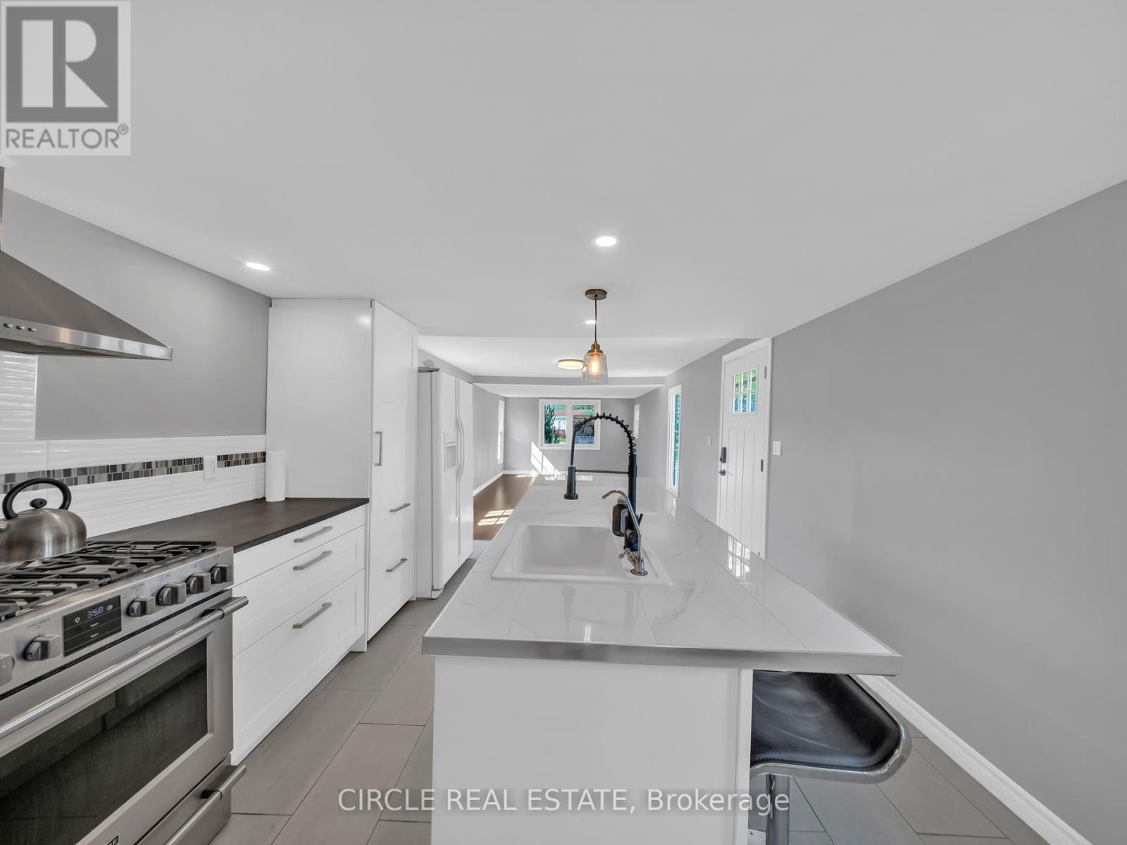 5 MAPLE DRIVE Image 23