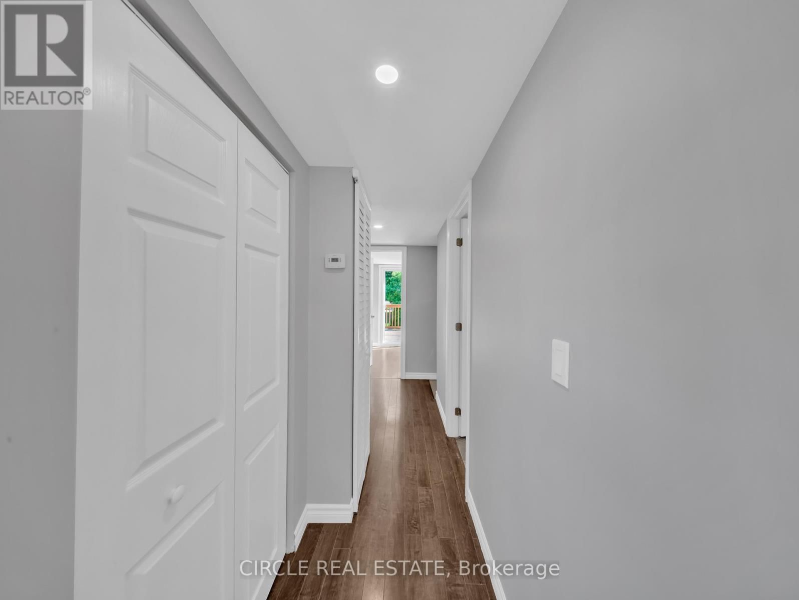 5 MAPLE DRIVE Image 24