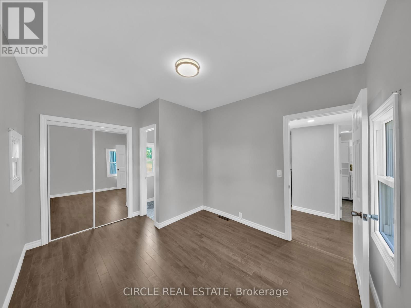 5 MAPLE DRIVE Image 30
