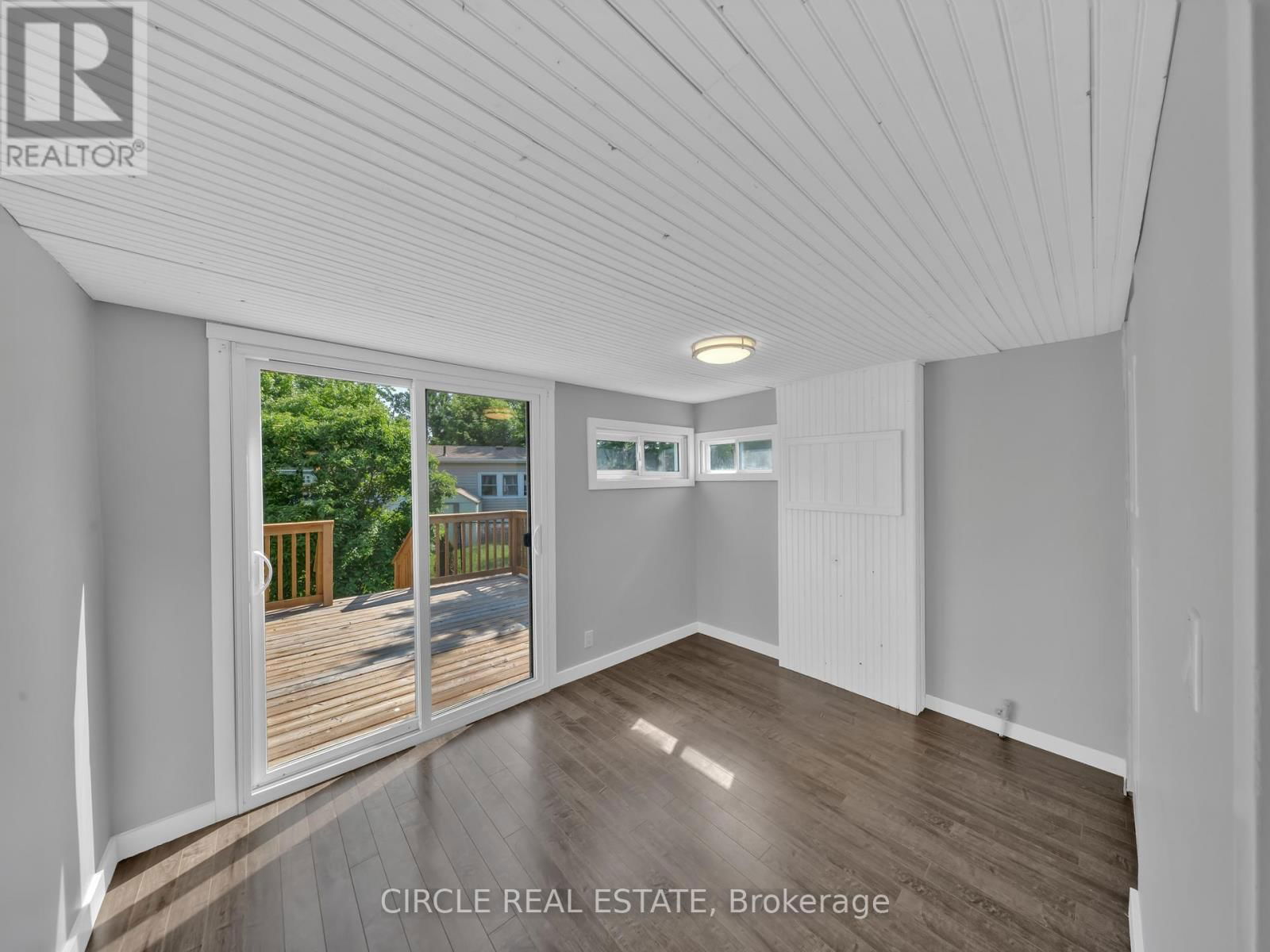 5 MAPLE DRIVE Image 32