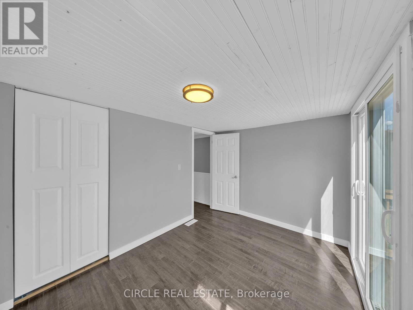 5 MAPLE DRIVE Image 33
