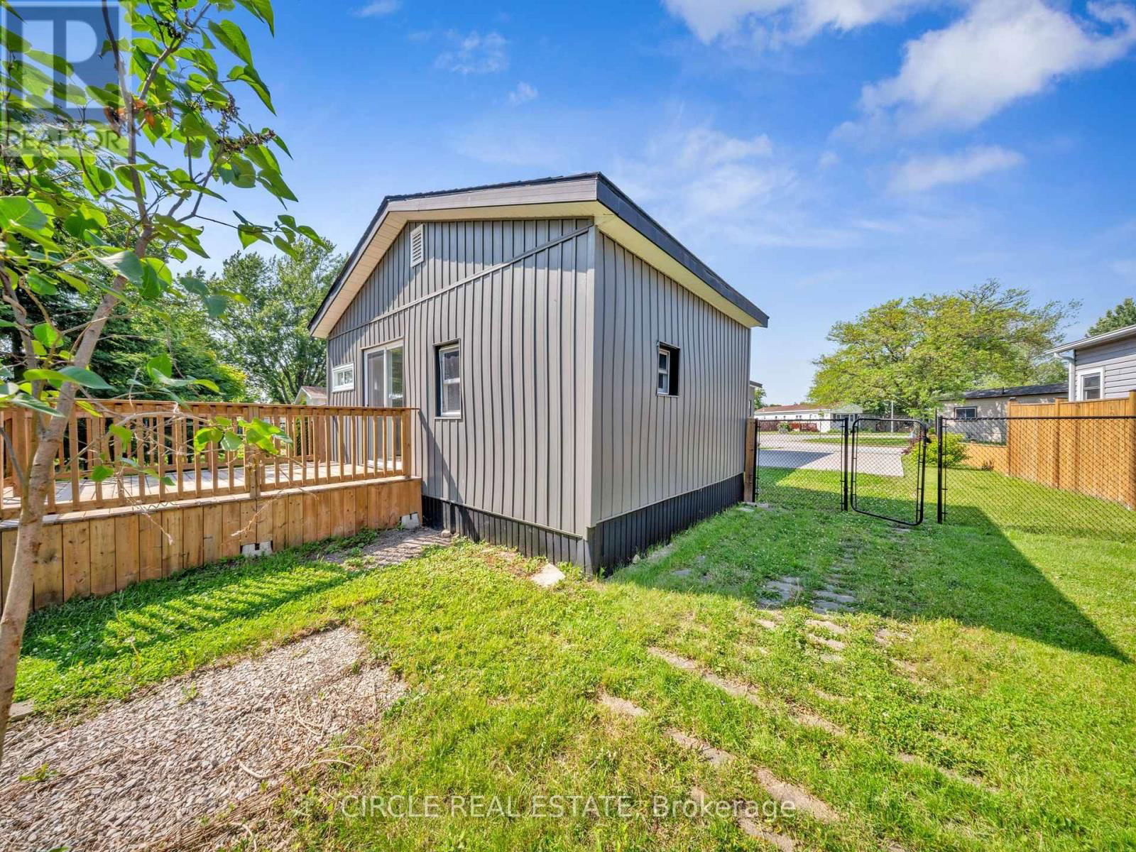5 MAPLE DRIVE Image 8