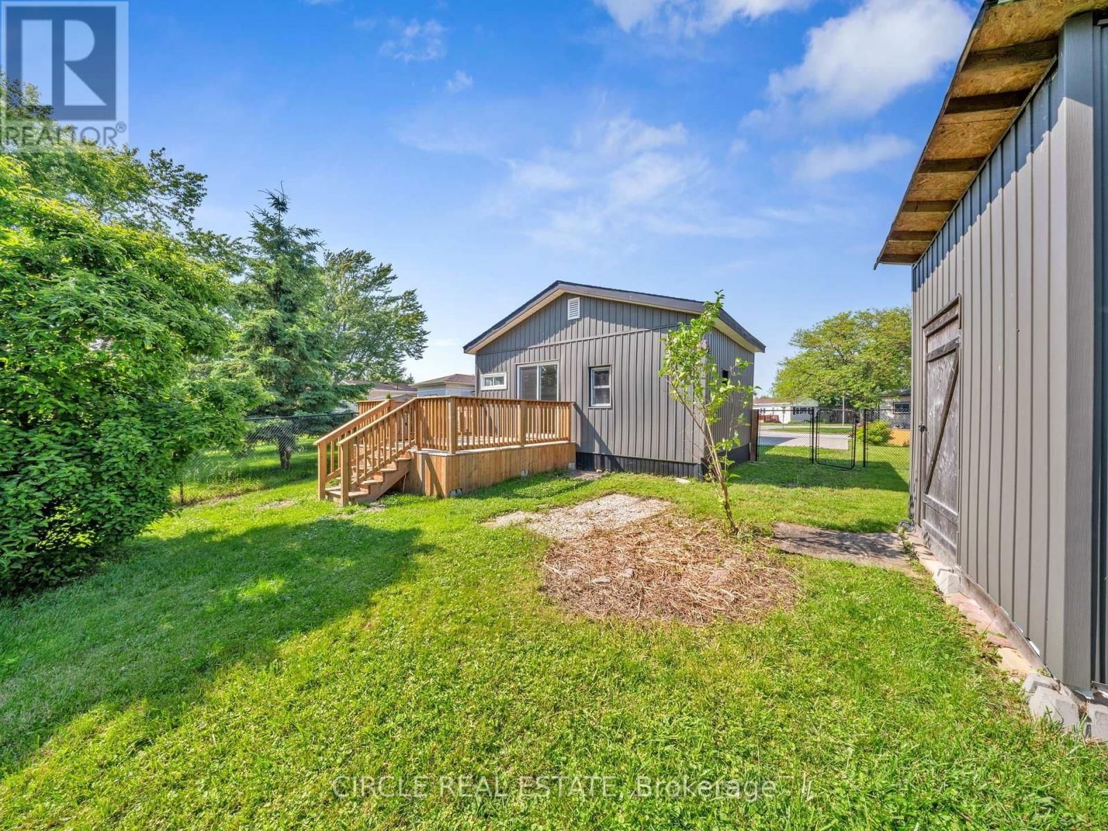 5 MAPLE DRIVE Image 9