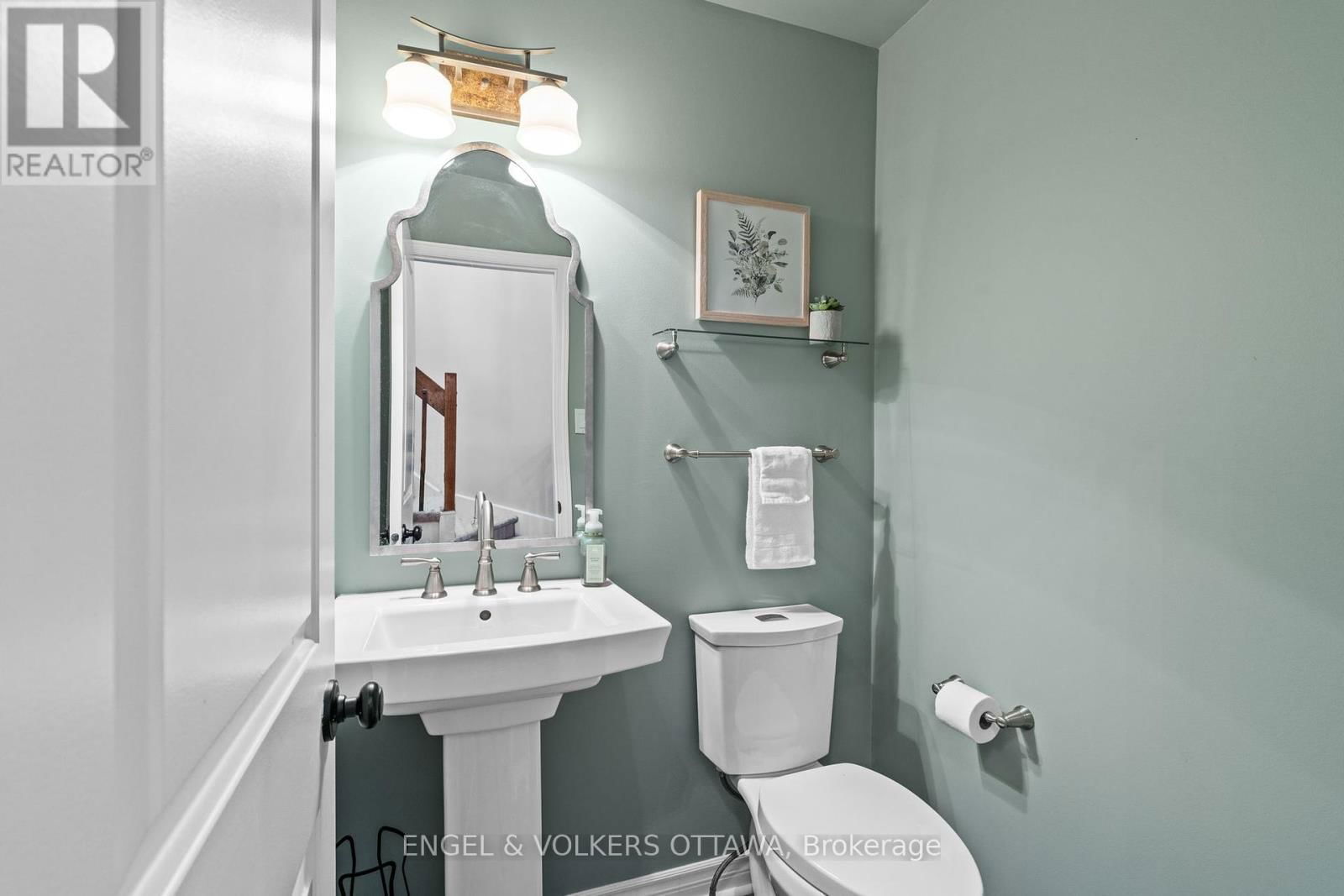 12 HACKETT STREET Image 14