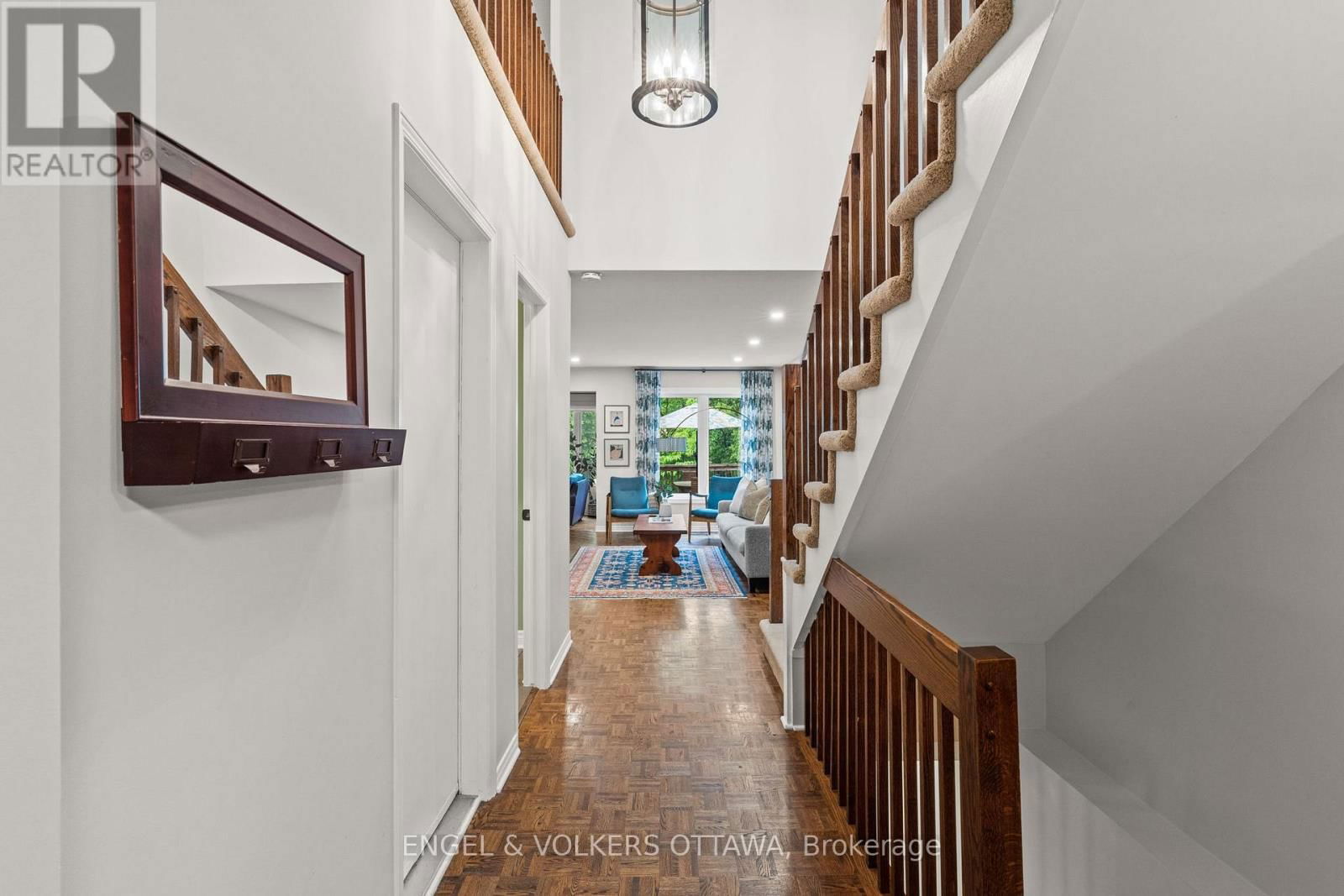 12 HACKETT STREET Image 3