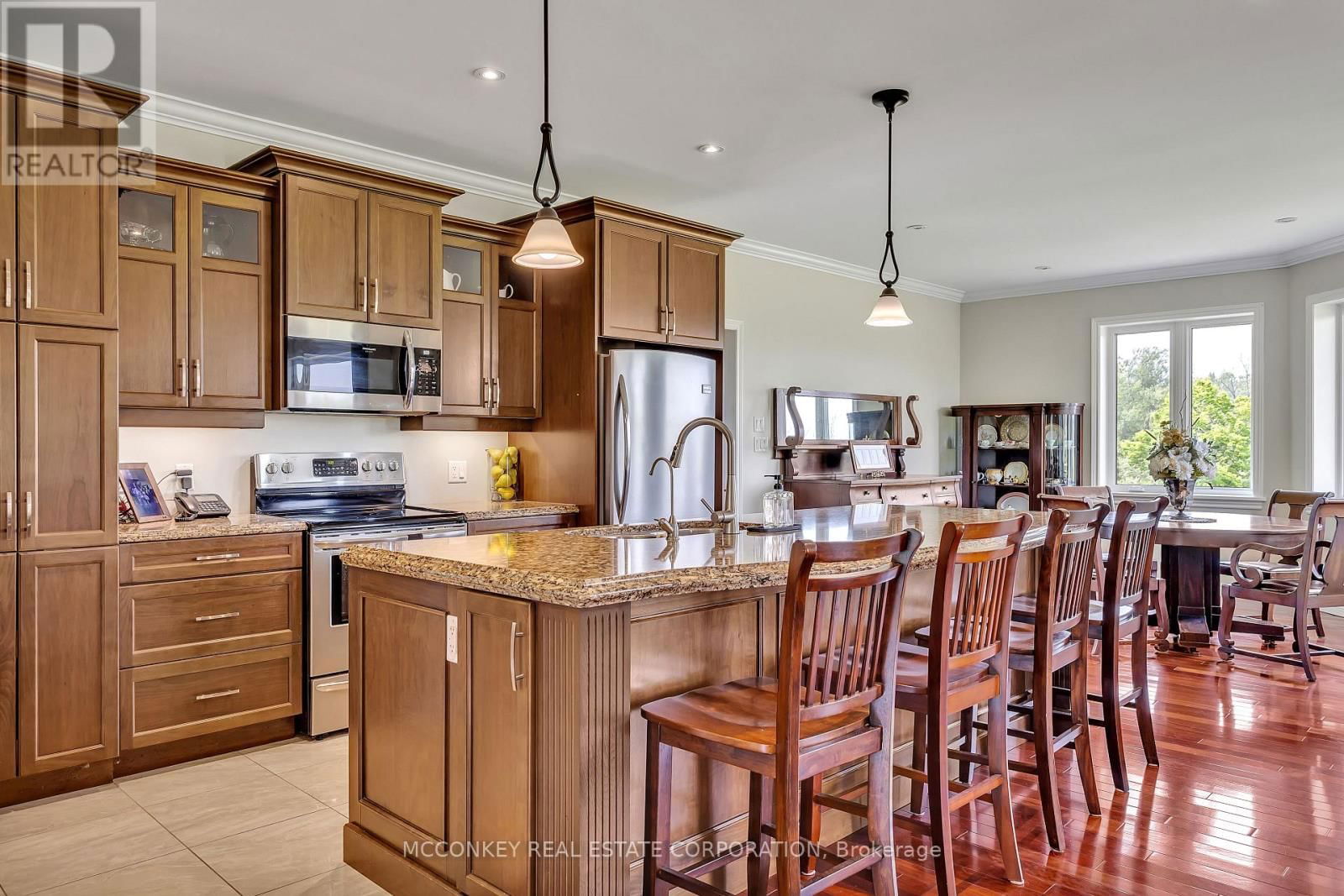 124 ALMEARA DRIVE Image 12