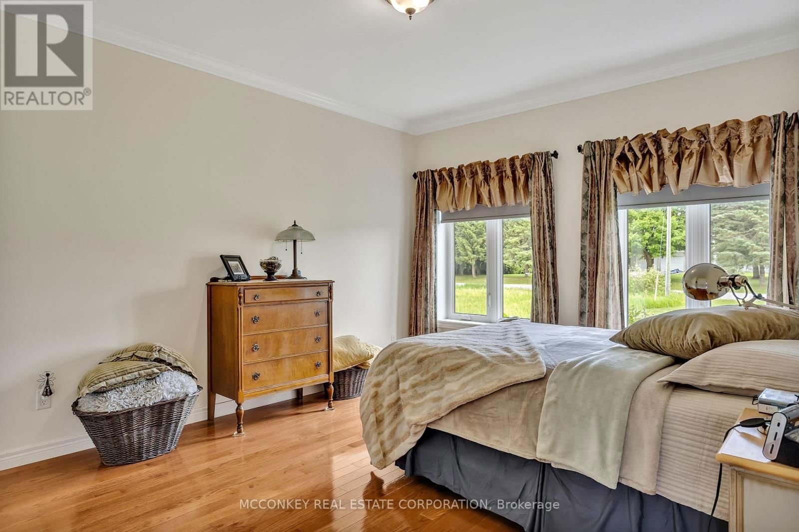 124 ALMEARA DRIVE Image 20