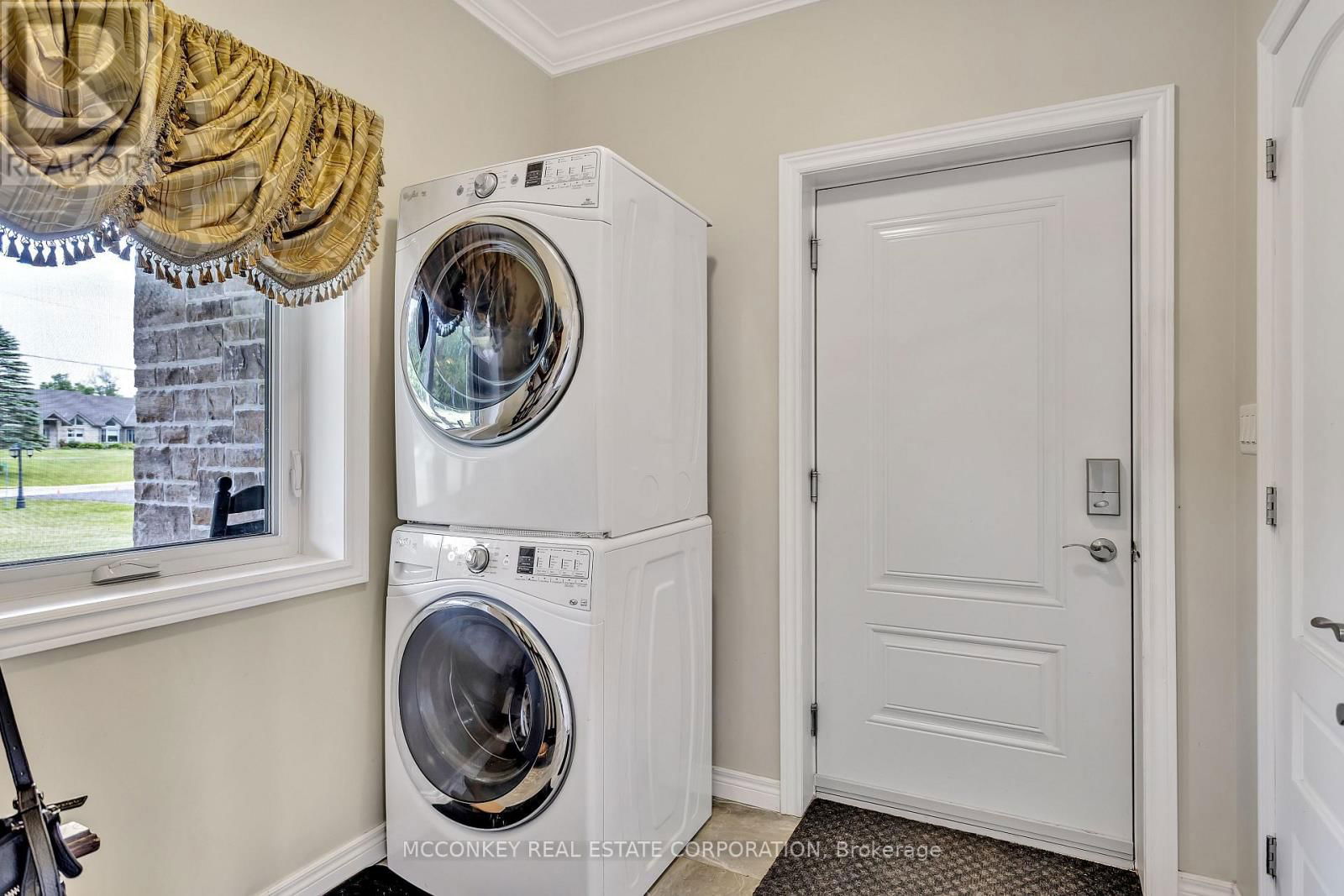 124 ALMEARA DRIVE Image 23