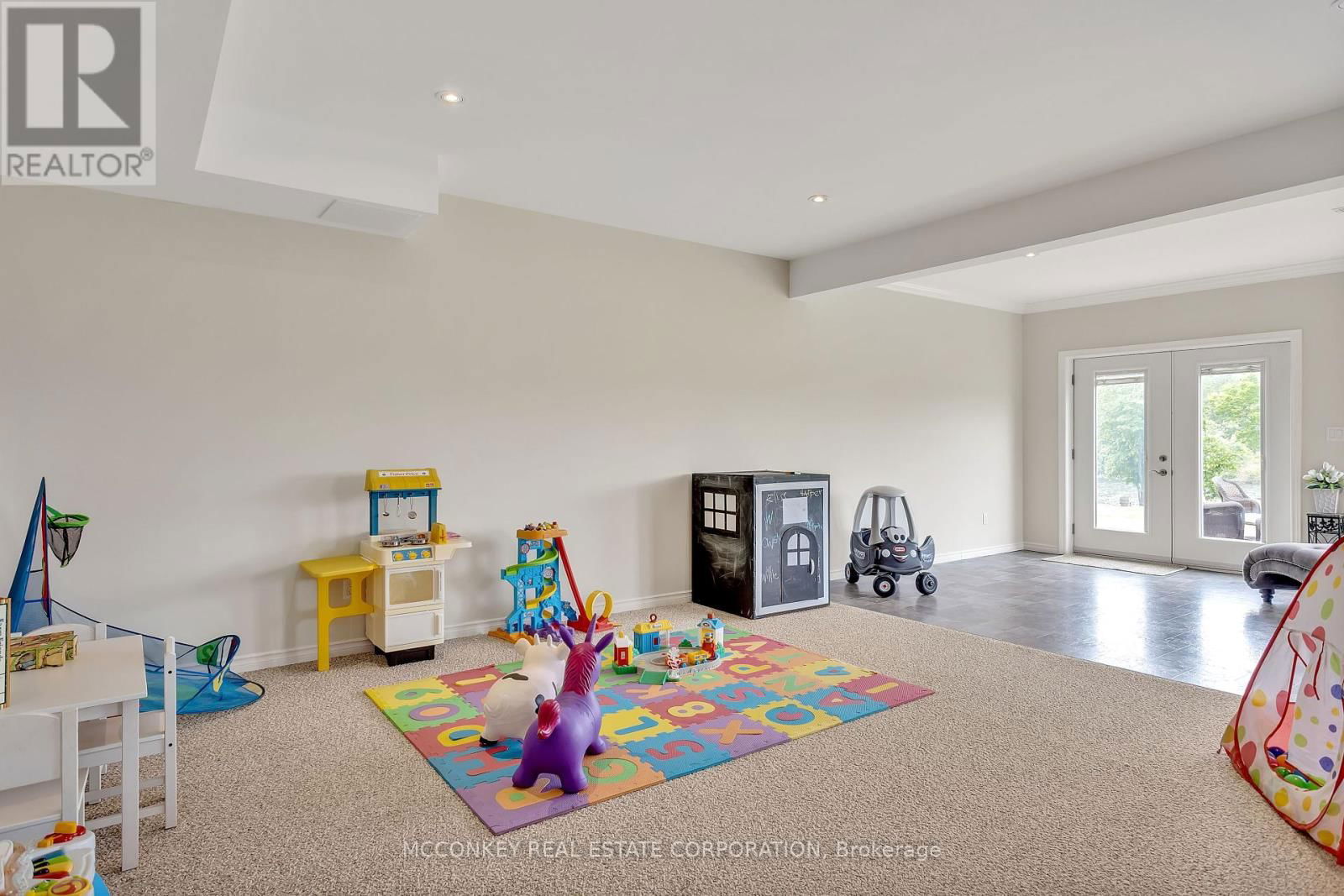 124 ALMEARA DRIVE Image 26