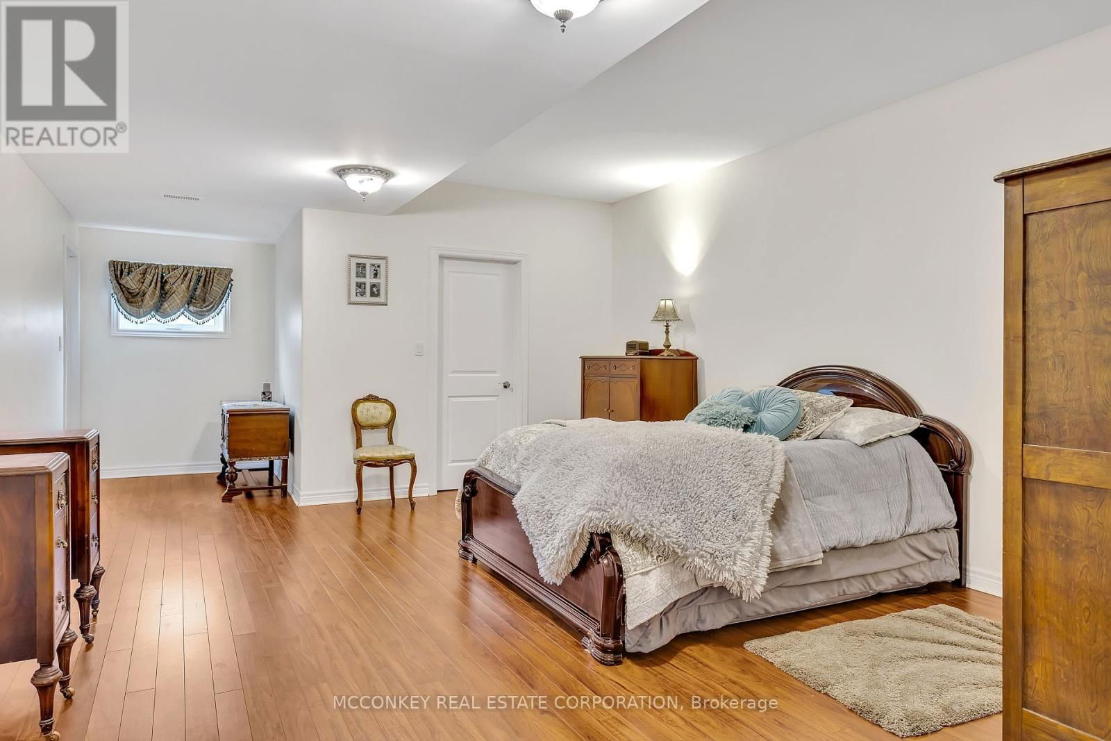 124 ALMEARA DRIVE Image 30