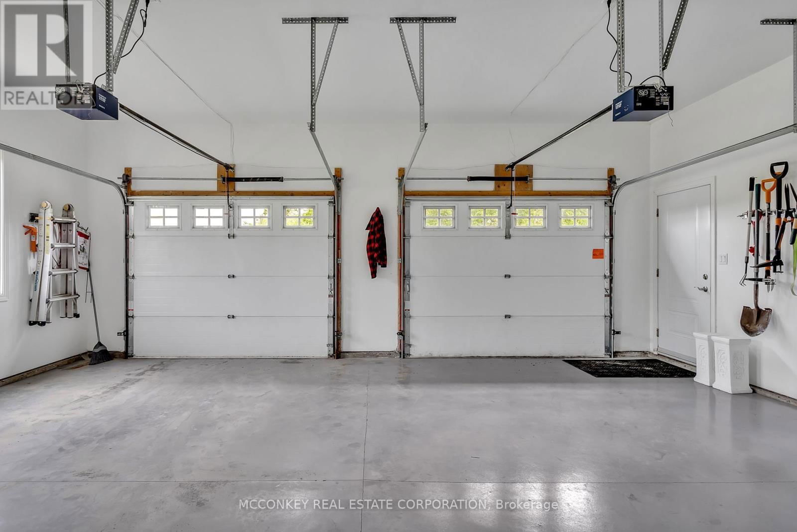 124 ALMEARA DRIVE Image 31