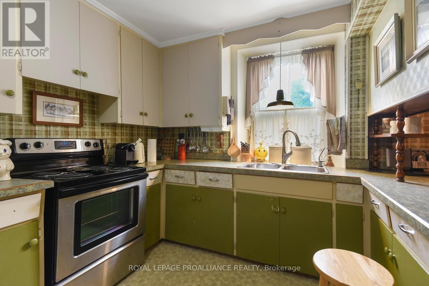 3646 MAPLE AVENUE Image 10