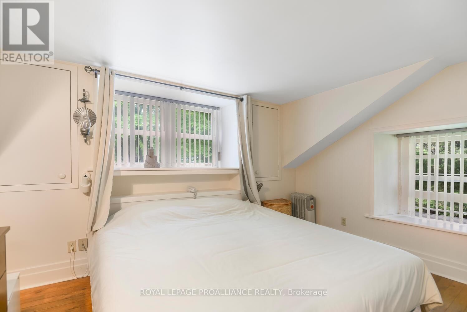 3646 MAPLE AVENUE Image 20