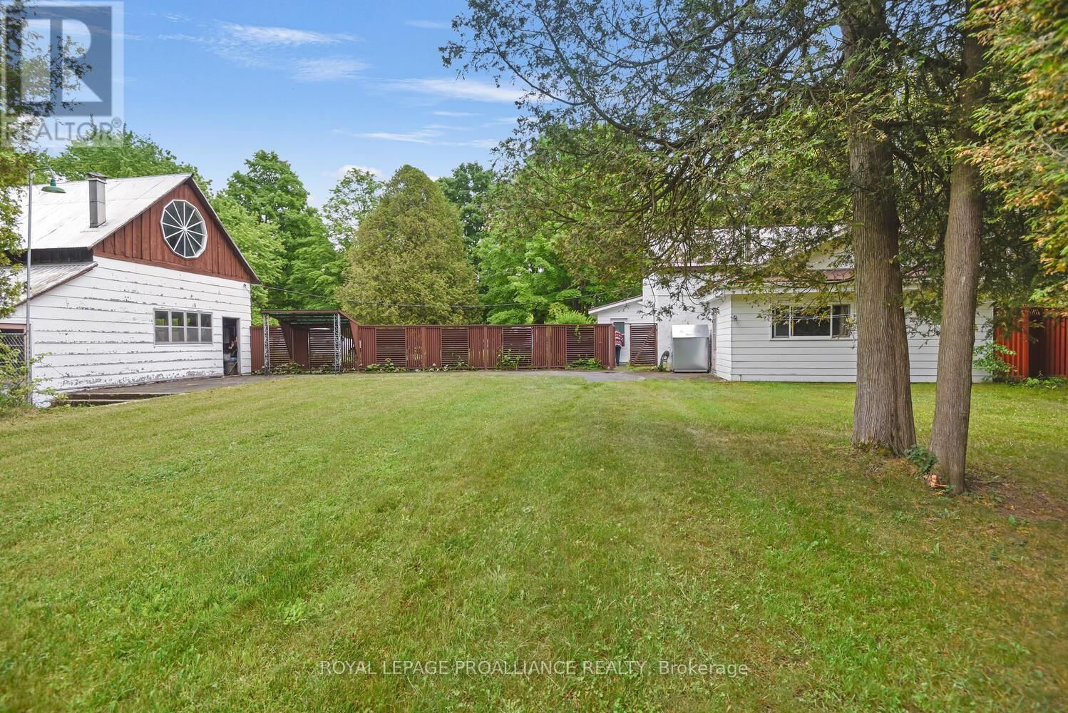 3646 MAPLE AVENUE Image 24