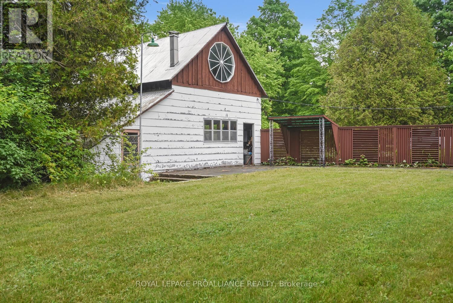 3646 MAPLE AVENUE Image 25