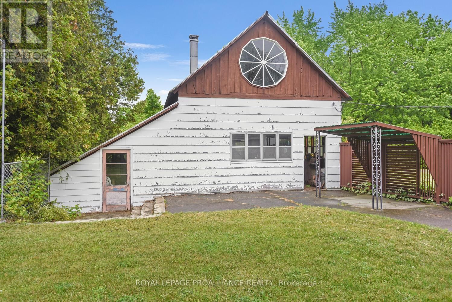 3646 MAPLE AVENUE Image 3