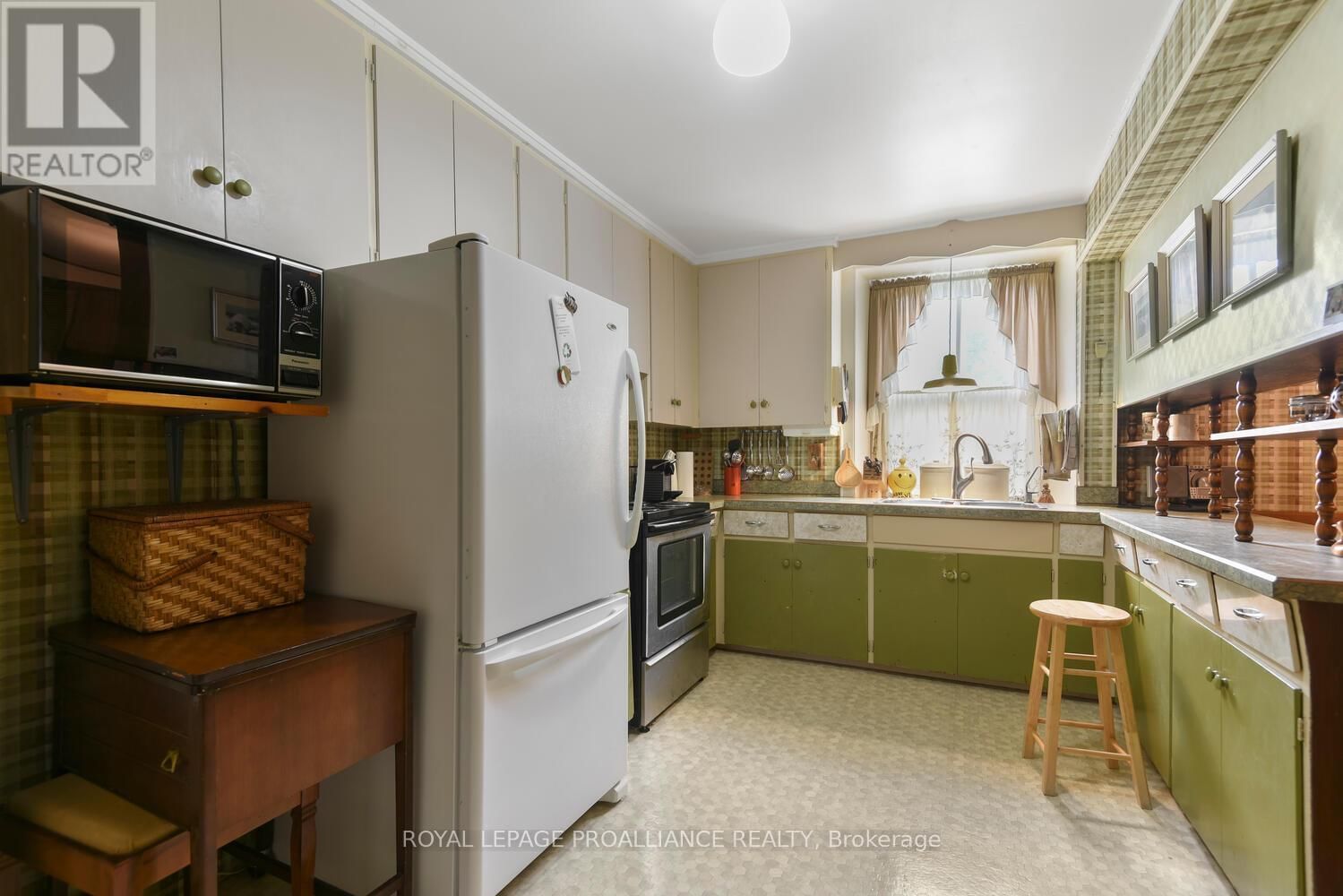 3646 MAPLE AVENUE Image 9