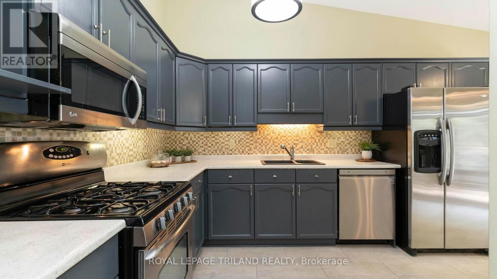 7 - 1241 HAMILTON ROAD Image 7