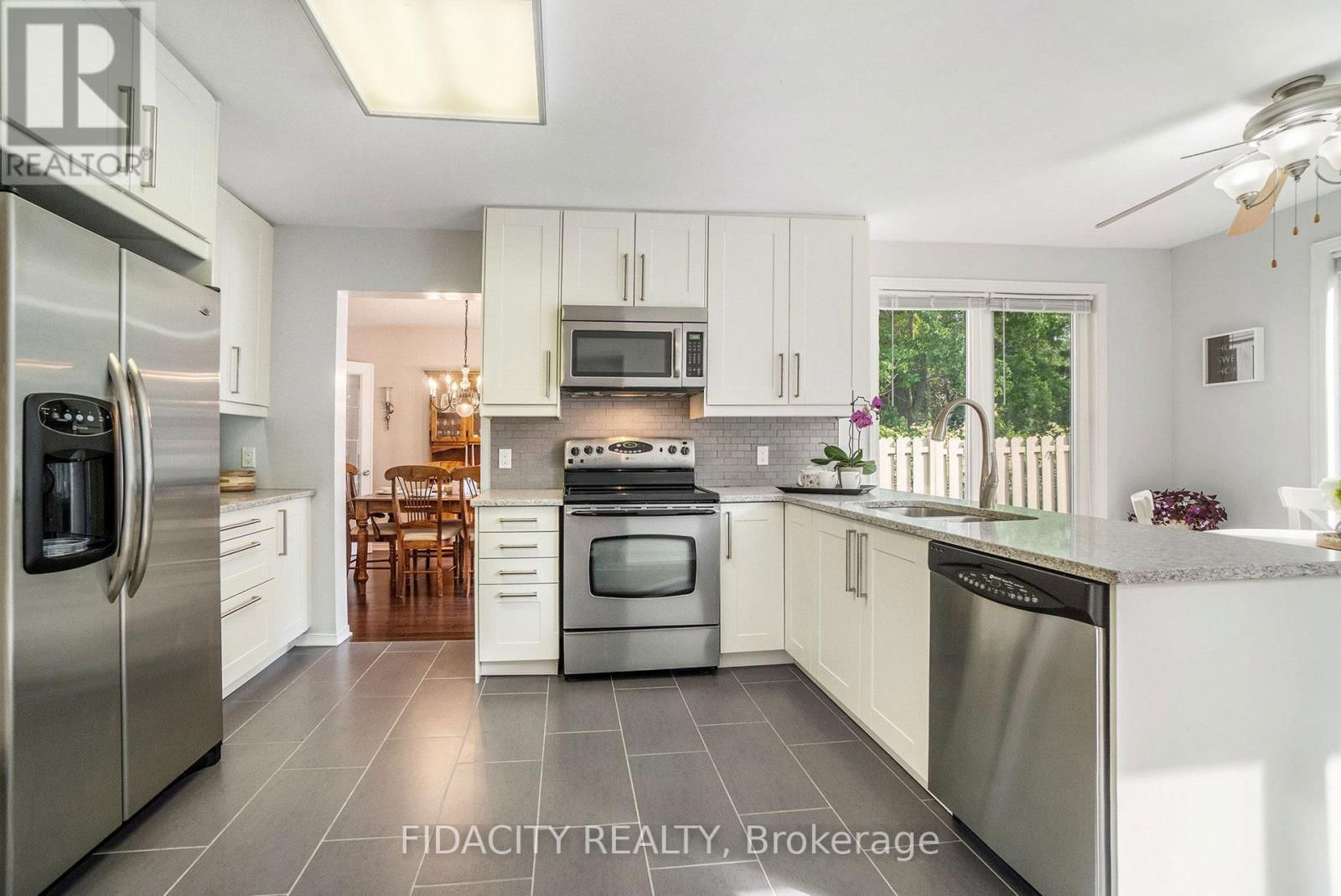 17 ALBURY CRESCENT Image 10