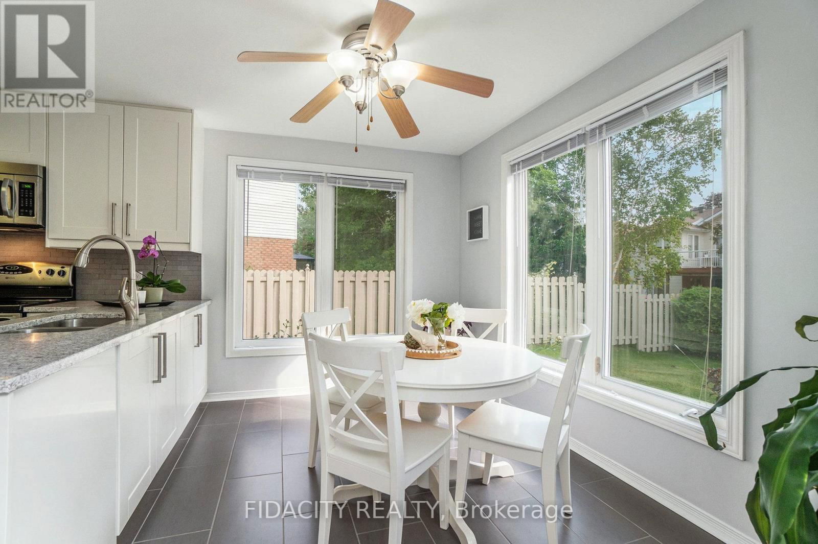 17 ALBURY CRESCENT Image 12