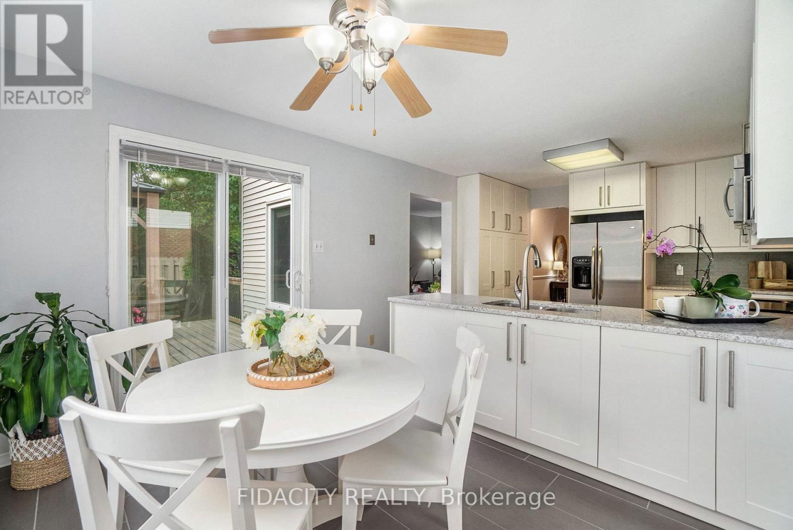 17 ALBURY CRESCENT Image 13