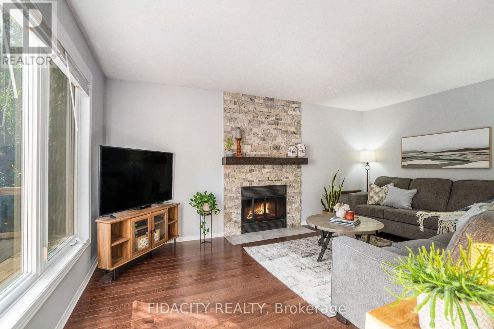 17 ALBURY CRESCENT Image 14