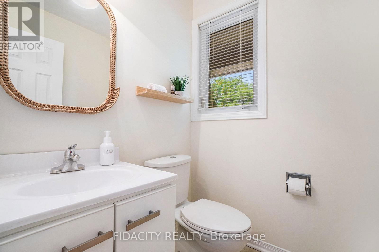 17 ALBURY CRESCENT Image 17