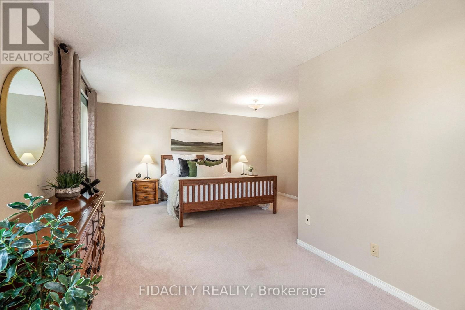 17 ALBURY CRESCENT Image 19
