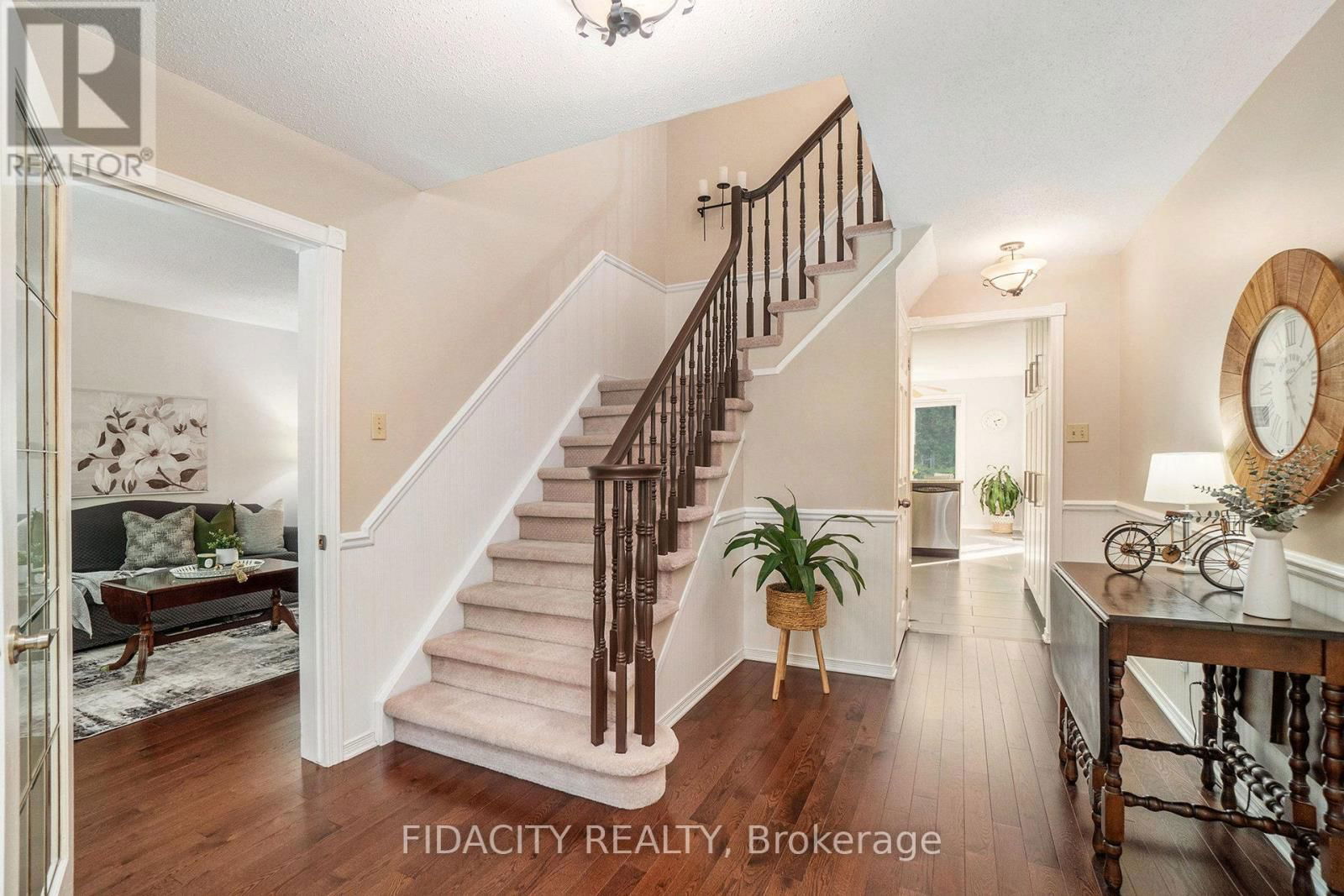 17 ALBURY CRESCENT Image 21