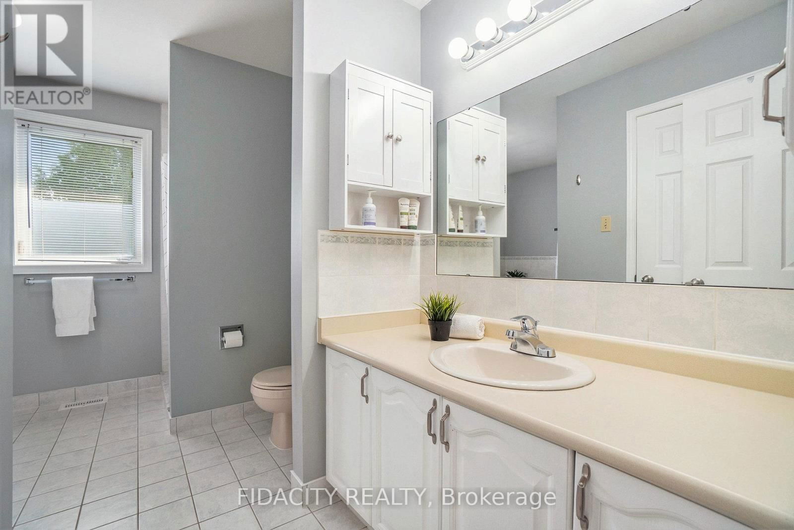 17 ALBURY CRESCENT Image 23