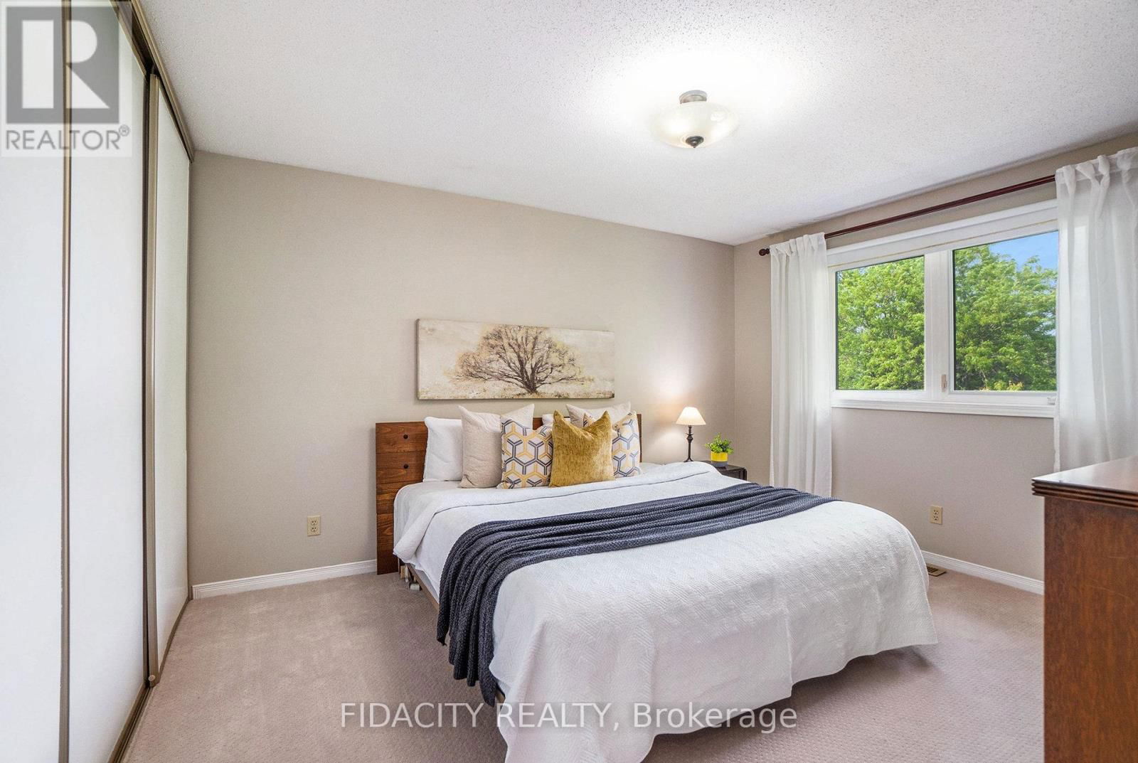 17 ALBURY CRESCENT Image 26